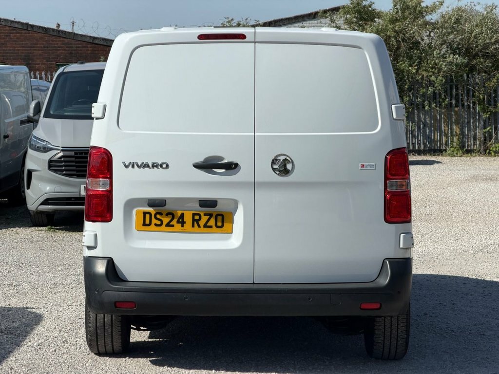 Vauxhall Vivaro 1.5L Prime 6Dr DS24RZO White #4