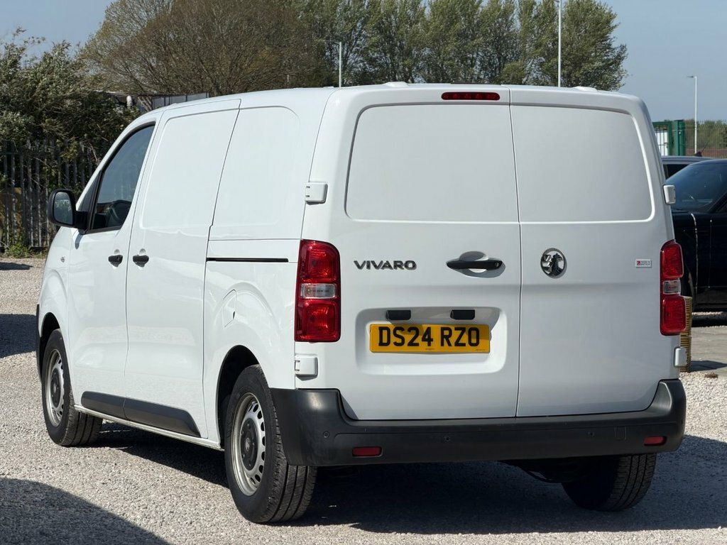 Vauxhall Vivaro 1.5L Prime 6Dr DS24RZO White #3