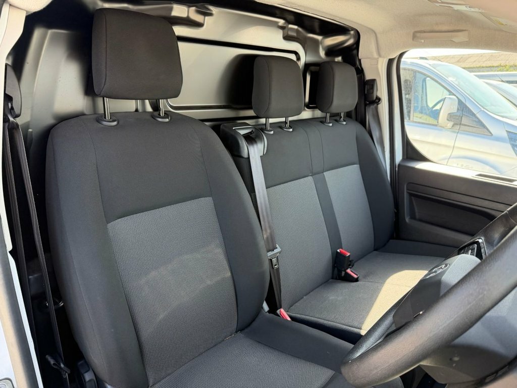 Vauxhall Vivaro 1.5L Prime 6Dr DS24RZO White #6