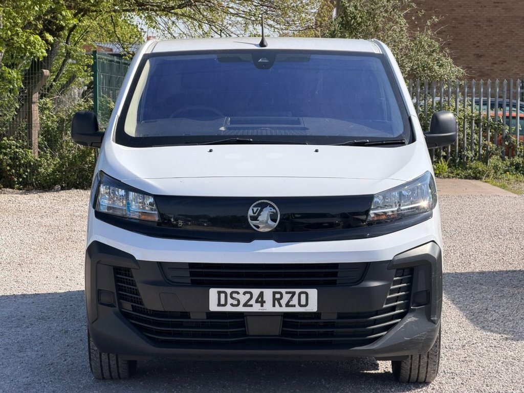 Vauxhall Vivaro 1.5L Prime 6Dr DS24RZO White #2