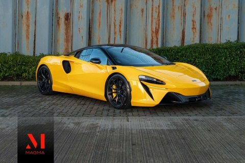 McLaren Artura Coupe Yellow