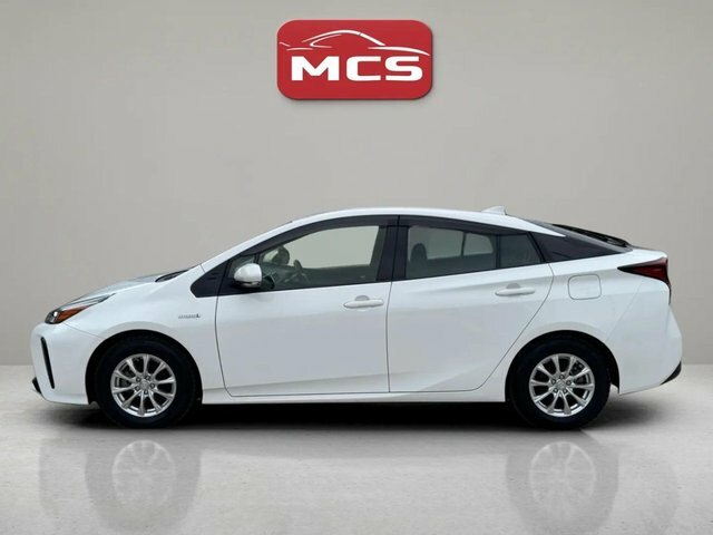 Toyota Prius Saloon Hybrid White #4