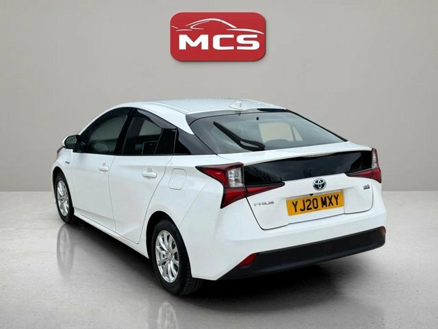 Toyota Prius Saloon Hybrid White #5