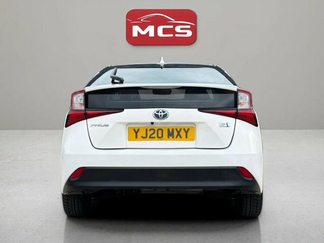 Toyota Prius Saloon Hybrid White #6