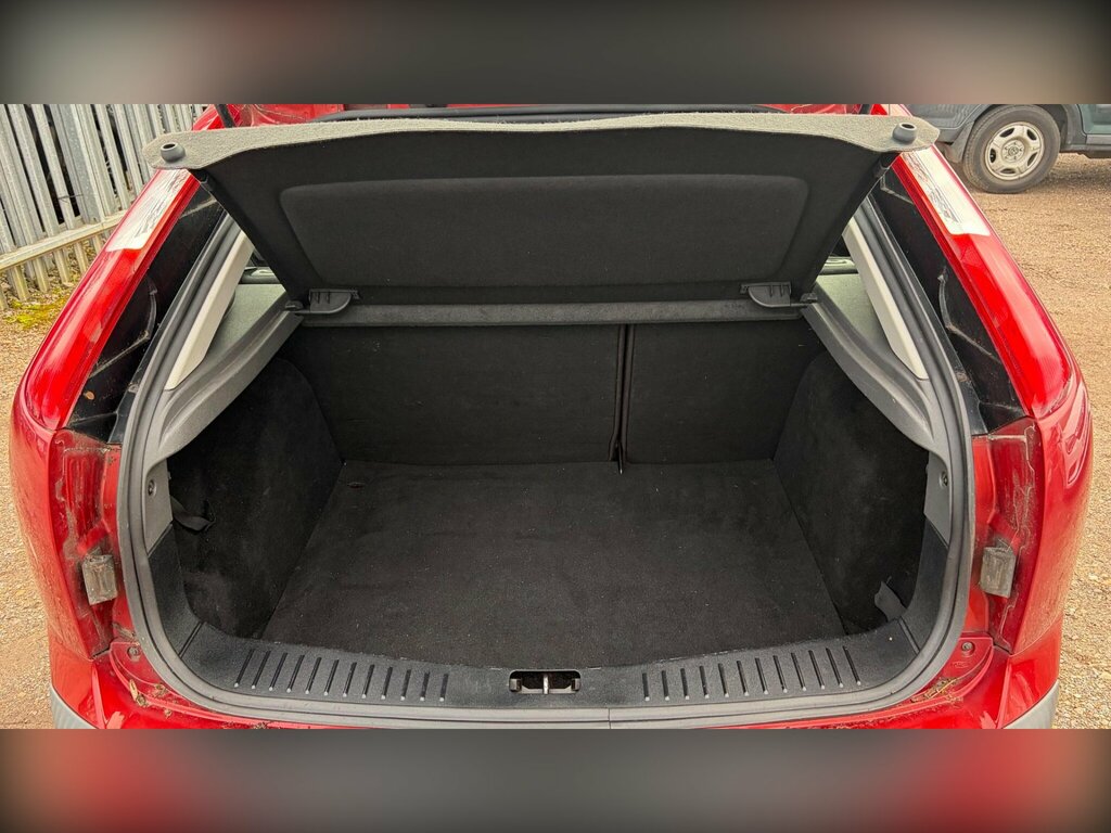 Ford Focus 1.6 Ghia DG57SYU Red #6