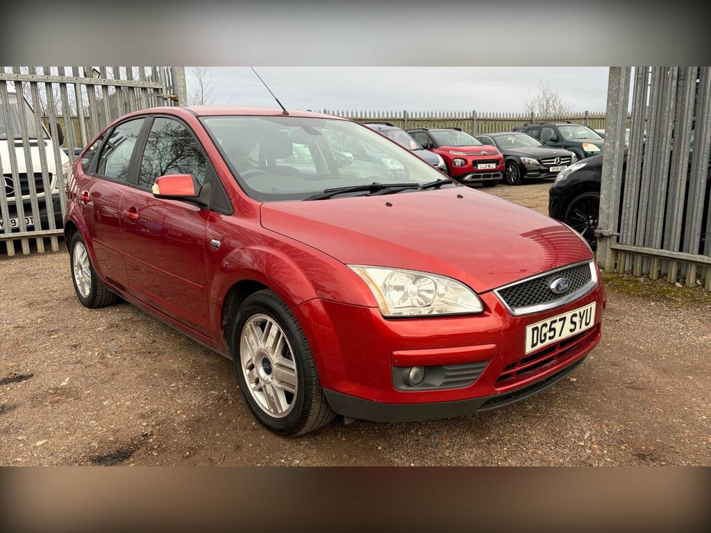 Ford Focus 1.6 Ghia Red