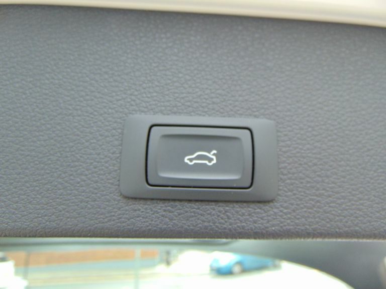 Audi Q2 30 Tdi Sport S Tronic White #5
