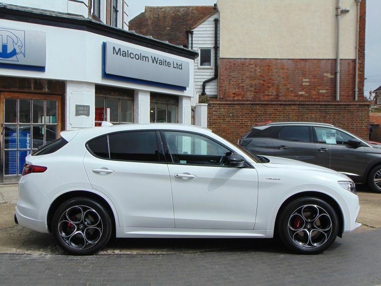 Alfa Romeo Stelvio 2.0 Turbo 280 Veloce White #2