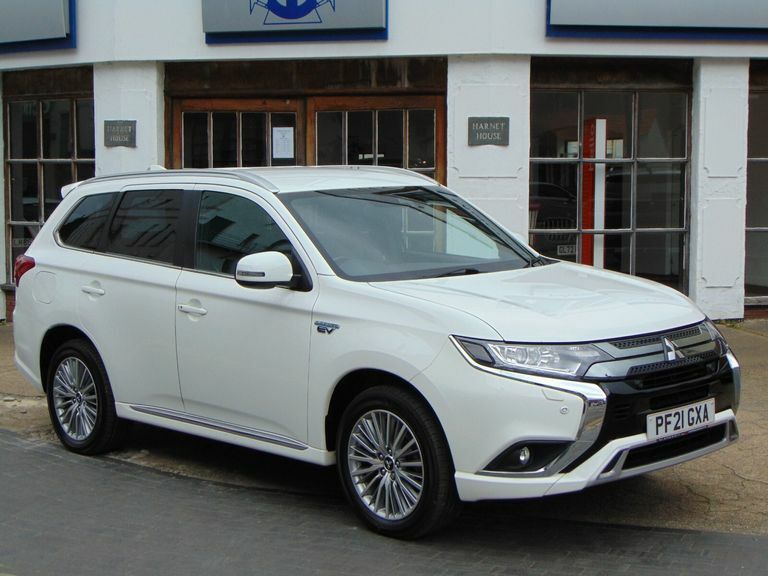 Mitsubishi Outlander 2.4 Phev Dynamic Safety White