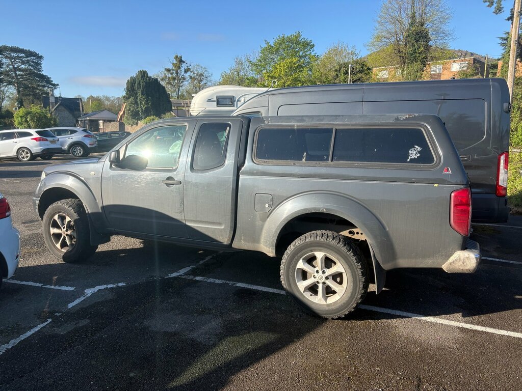 Nissan Navara D22 Black #2