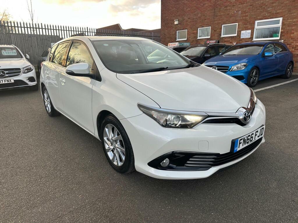 Toyota Auris 1.6 D-4d Business Edition Euro 6 S S White