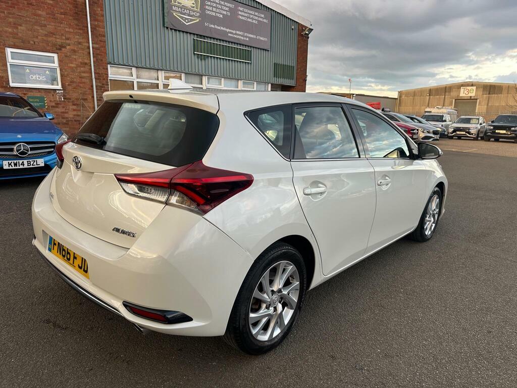 Toyota Auris 1.6 D-4d Business Edition Euro 6 S S White #6