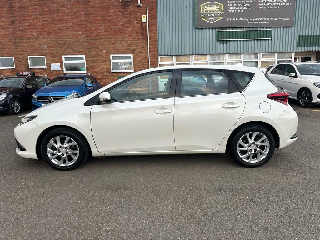 Toyota Auris 1.6 D-4d Business Edition Euro 6 S S White #4
