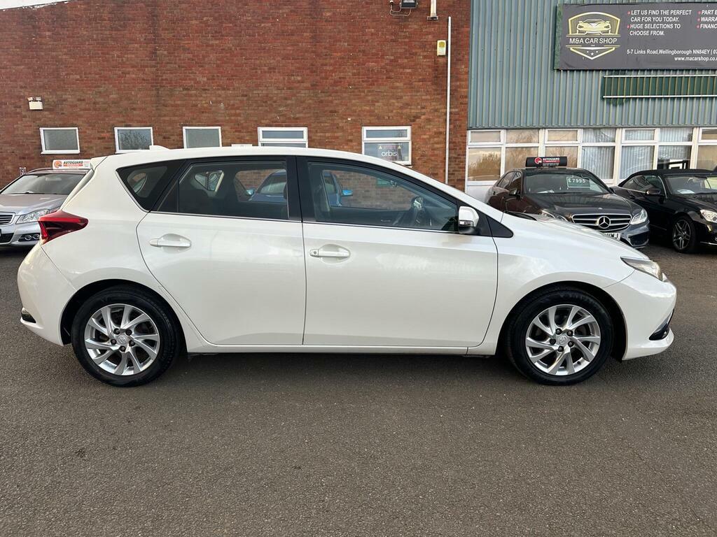 Toyota Auris 1.6 D-4d Business Edition Euro 6 S S White #3