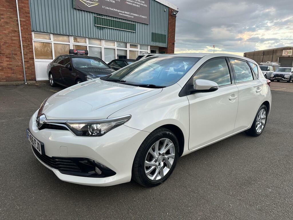 Toyota Auris 1.6 D-4d Business Edition Euro 6 S S White #2