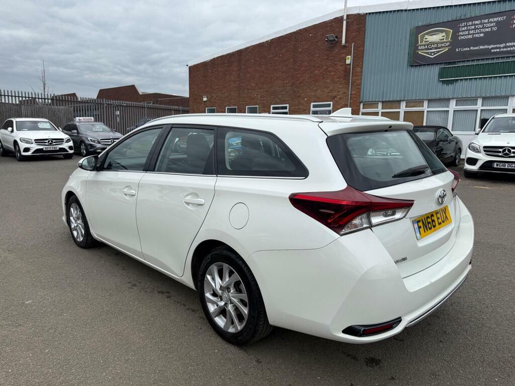 Toyota Auris 1.6 D-4d Business Edition Touring Sports Euro 6 S FN66EUX White #5