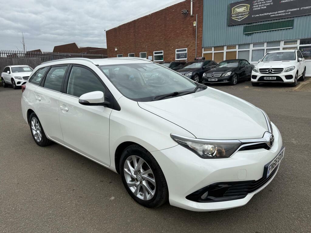 Toyota Auris 1.6 D-4d Business Edition Touring Sports Euro 6 S White