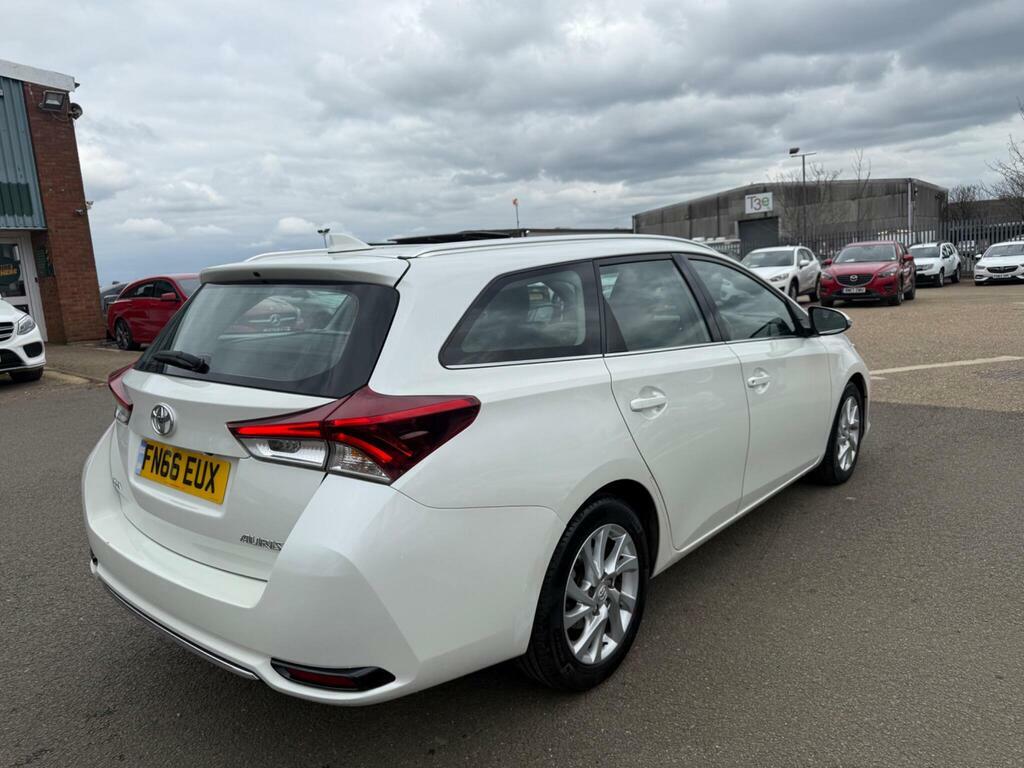 Toyota Auris 1.6 D-4d Business Edition Touring Sports Euro 6 S FN66EUX White #4