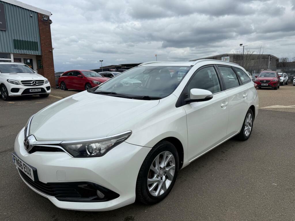 Toyota Auris 1.6 D-4d Business Edition Touring Sports Euro 6 S FN66EUX White #2