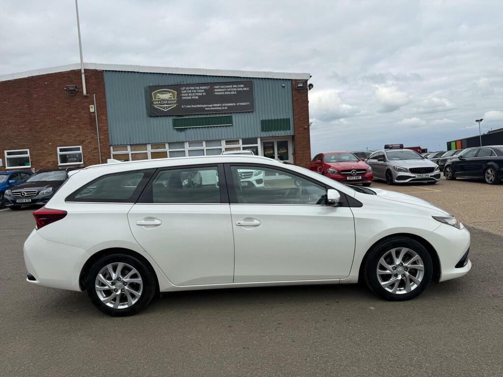 Toyota Auris 1.6 D-4d Business Edition Touring Sports Euro 6 S FN66EUX White #6