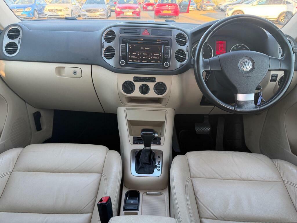 Volkswagen Tiguan 2.0 Tdi Escape 4Wd Euro 4 PW58PHW Black #5