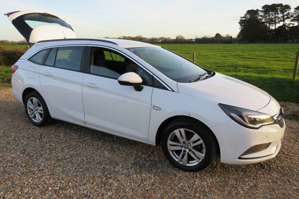 Vauxhall Astra Estate White