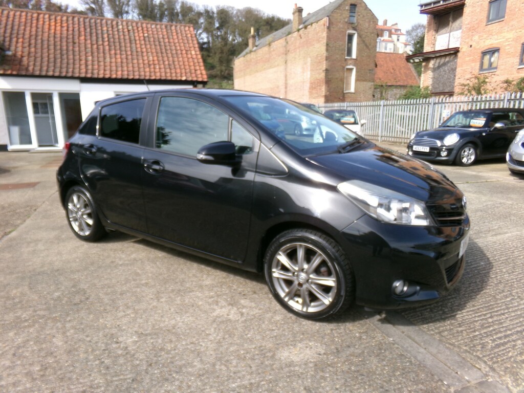 Toyota Yaris Hatchback 1.3 Dual Vvt-i Sr 2012 Black #2