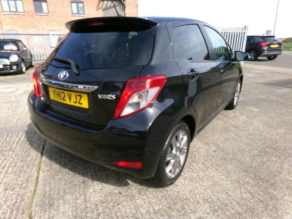 Toyota Yaris Hatchback 1.3 Dual Vvt-i Sr 2012 Black #5