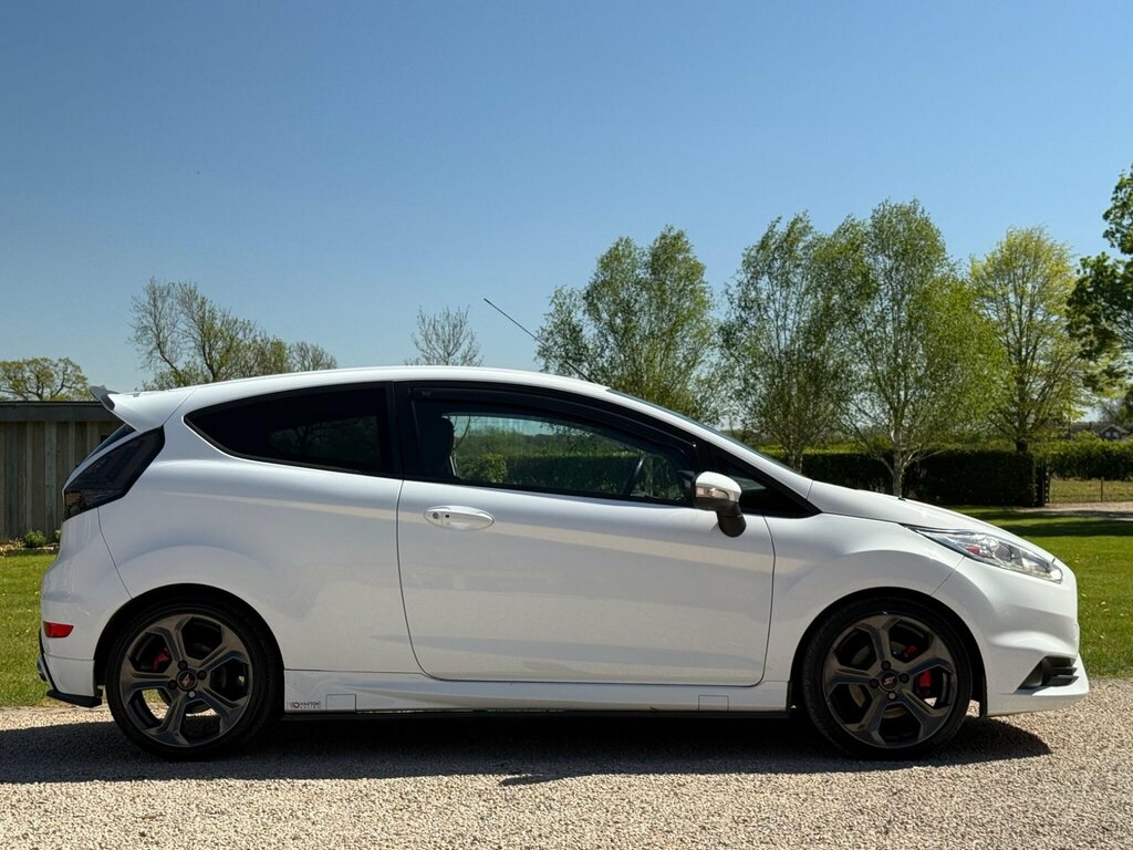 Ford Fiesta 1.6T Ecoboost St-3 Euro 5 Ss YD65XSP White #6