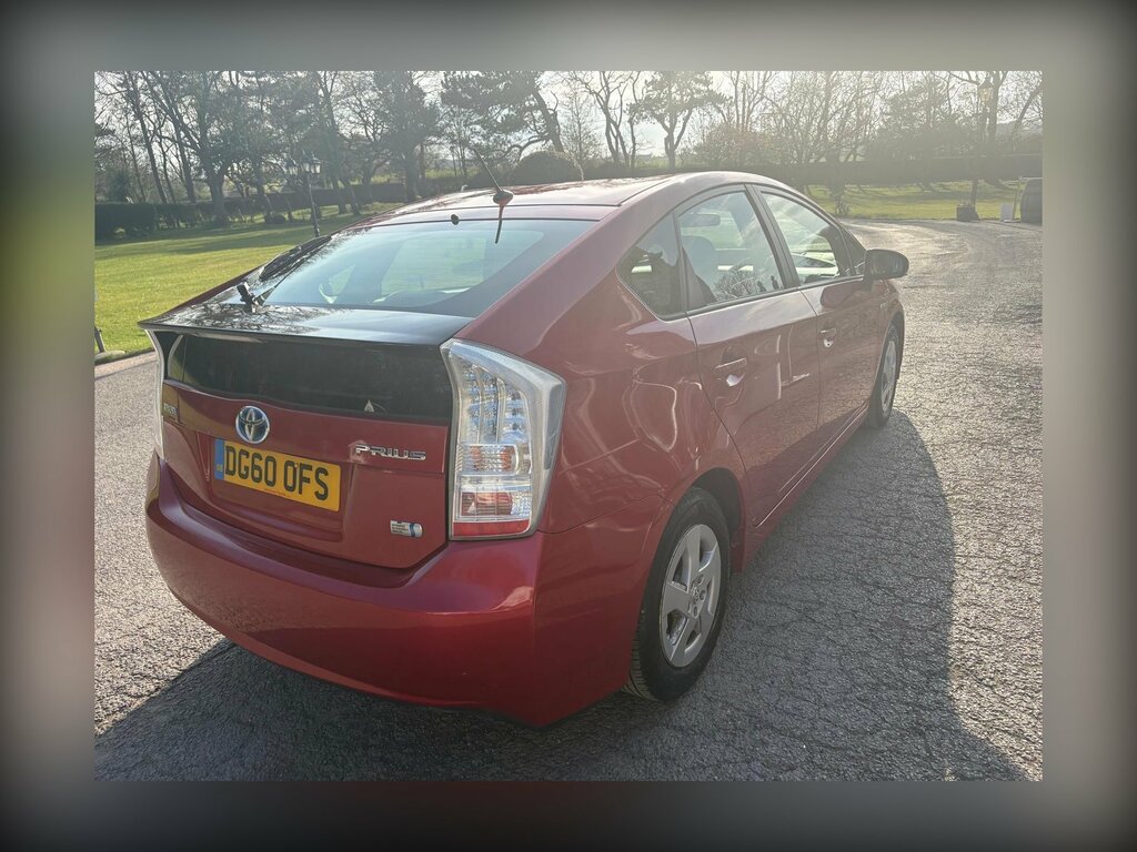 Toyota Prius 1.8 Vvt-h T3 Hatchback Hybrid Cvt Euro Red #3