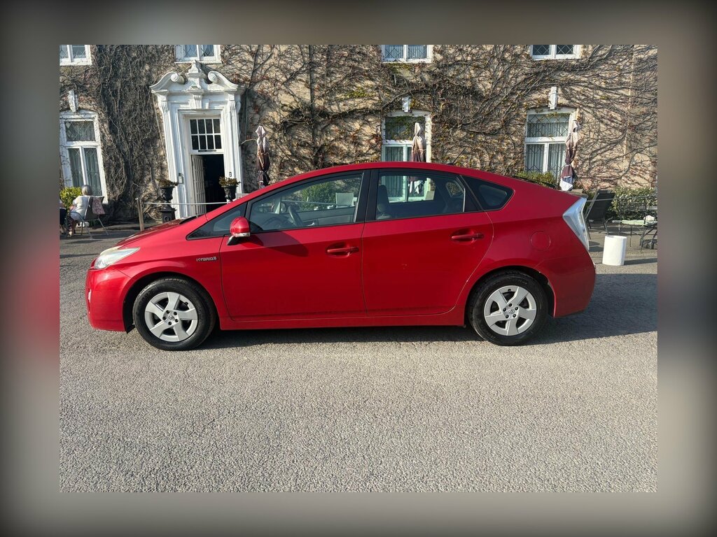 Toyota Prius 1.8 Vvt-h T3 Hatchback Hybrid Cvt Euro Red #4