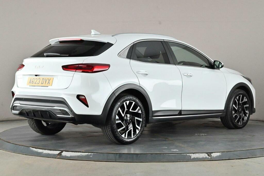 Kia Xceed 1.5 T Gdi 3 Suv Ss AO23DYX White #6