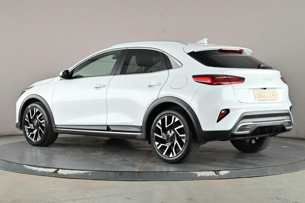 Kia Xceed 1.5 T Gdi 3 Suv Ss AO23DYX White #4