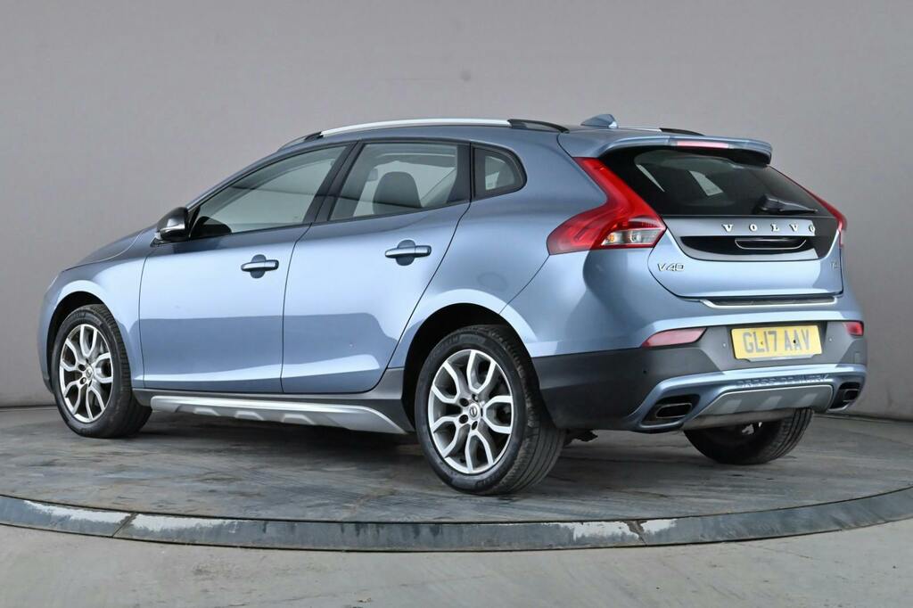 Volvo V40 Cross Country 1.5 T3 Pro Hatchback Ss GL17AAV Blue #4