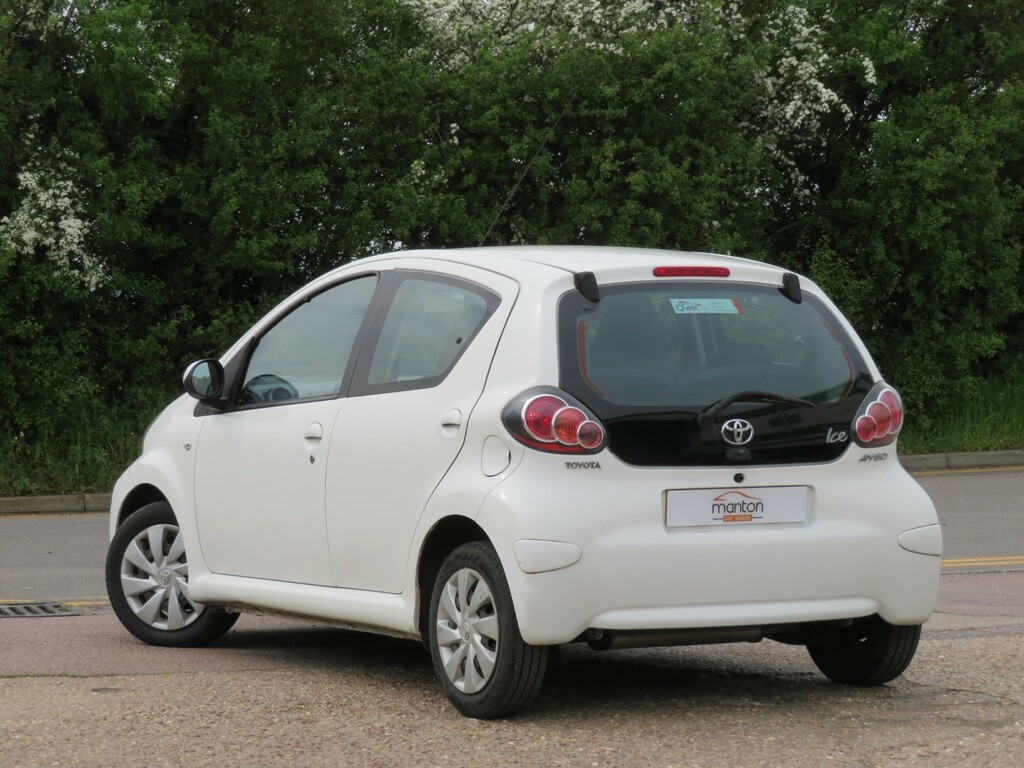 Toyota Aygo Hatchback 2013 White #5