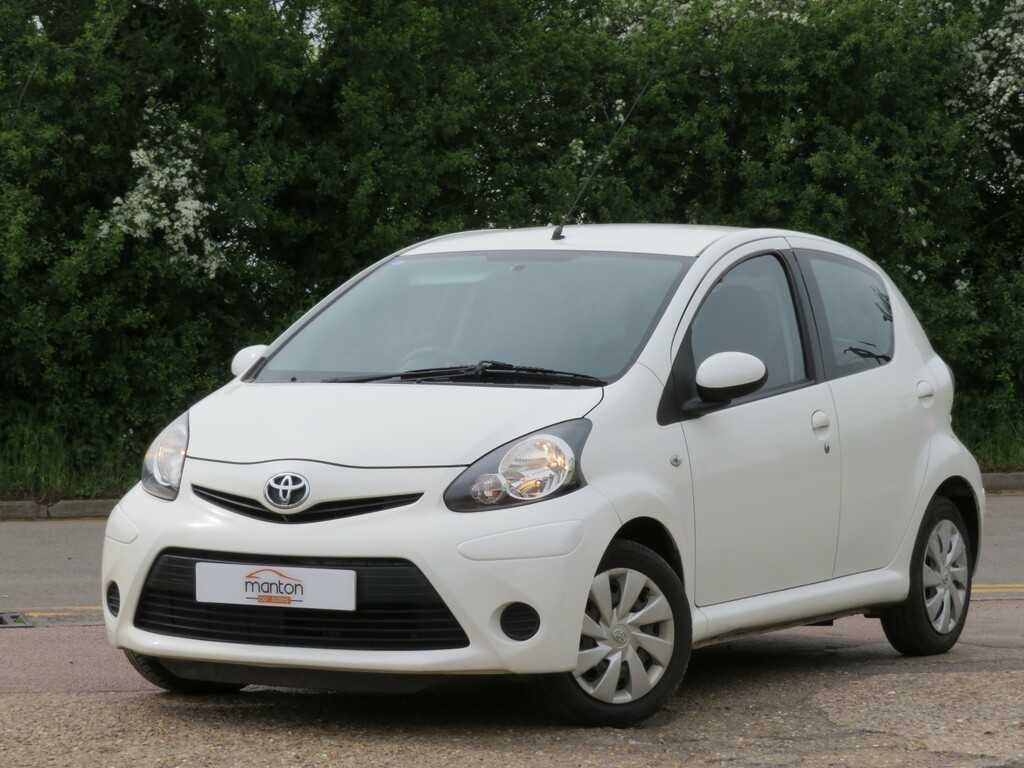 Toyota Aygo Hatchback 2013 White #3