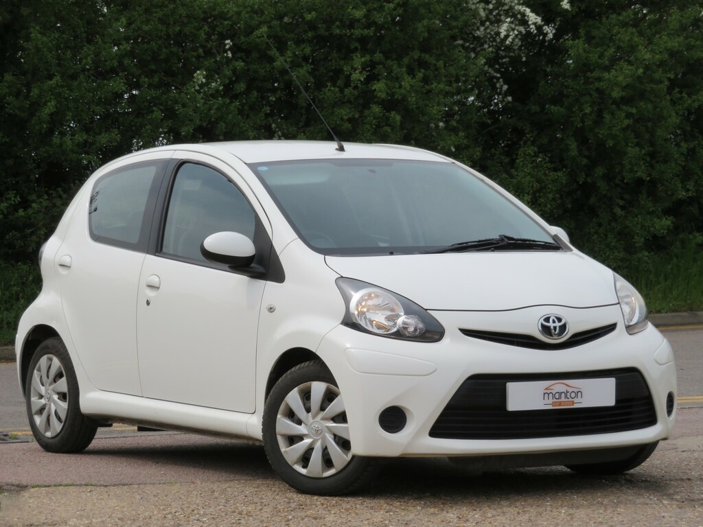 Toyota Aygo Hatchback 2013 White