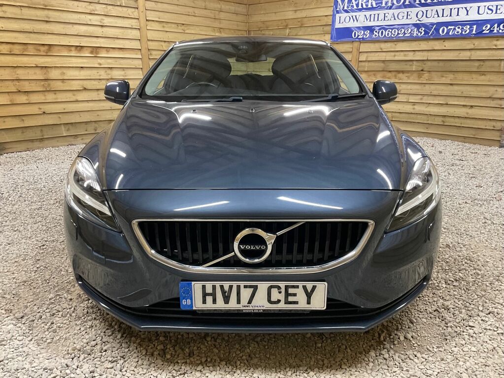 Volvo V40 T2 Momentum Nav Plus Blue #2