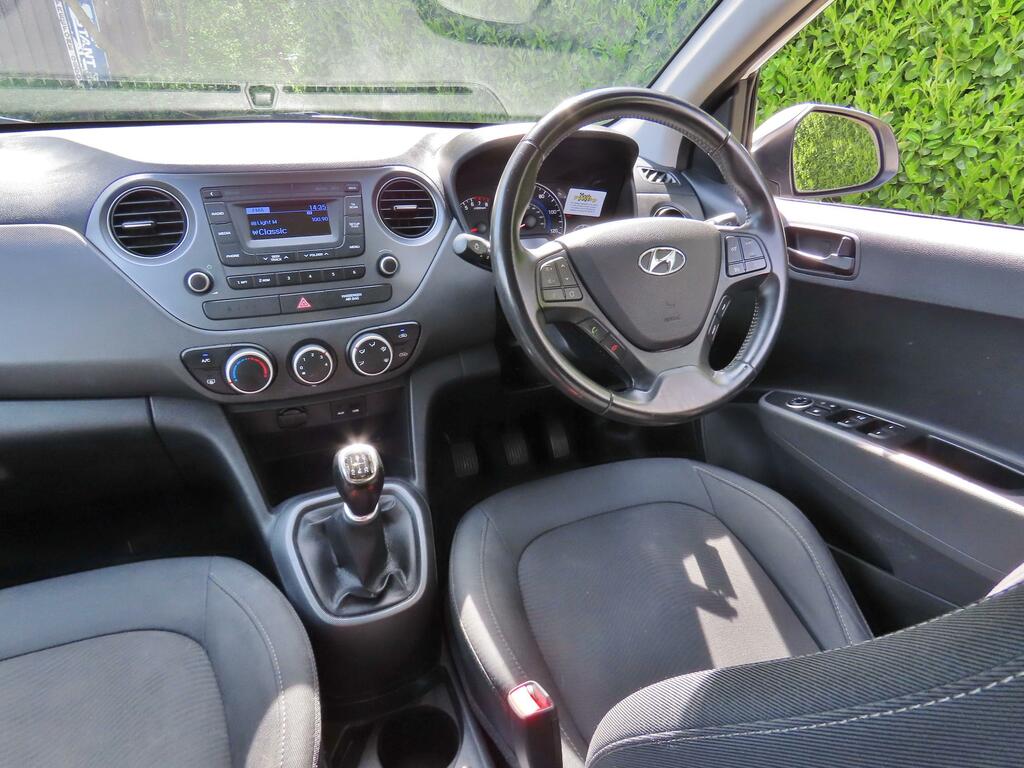 Hyundai I10 1.0 Se Hatchback Euro 6 67 Ps BG68UWK White #3