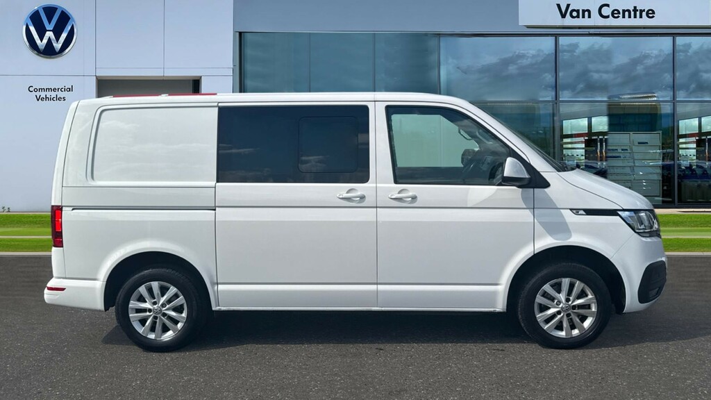 Volkswagen Transporter Transporter 2.0 Tdi 150 Highline Kombi Van Dsg YE22FYG White #4