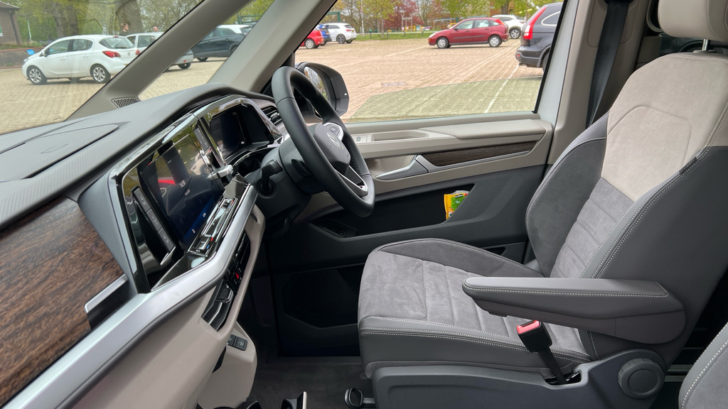 Volkswagen Multivan Volkswagen Multivan Estate 1.5 Tsi Ehybrid Style 5 White #2