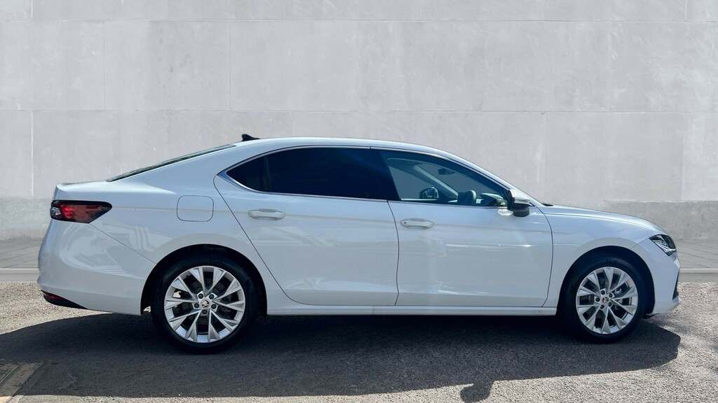 Skoda Superb Skoda Superb Hatchback 1.5 Tsi E-tec Se L Dsg White #4