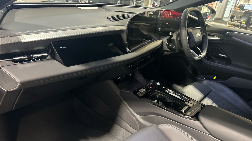Audi A6 E-tron Avant Audi A6 E-tron Avant 210Kw 83Kwh S Line LY25ODS Blue #2