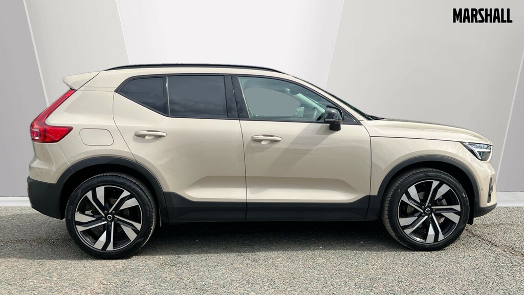 Volvo XC40 Volvo Xc40 Estate 2.0 B4p Ultra Dark RV74UYS Gold #3