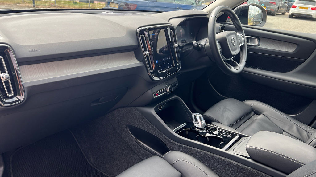 Volvo XC40 Volvo Xc40 Estate 2.0 B4p Ultra Dark RV74UYS Gold #4
