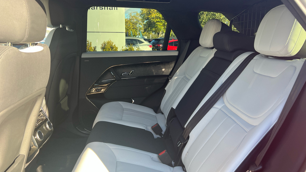 Land Rover Range Rover Sport Range Rover Sport 4.4 P530 V8 Vermillion Edition 5 Red #4