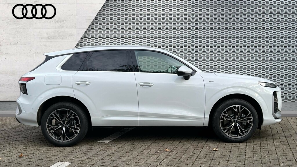 Audi Q3 Q3 1.5 E-hybrid S Line S Tronic GF75KGN White #4