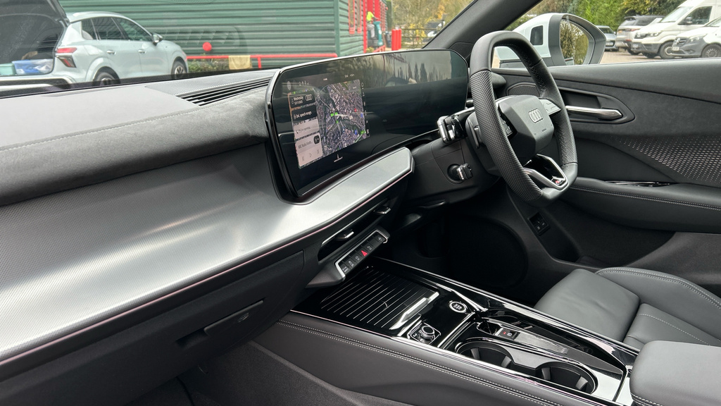 Audi Q3 Audi Q3 Estate 1.5 E-hybrid S Line S Tronic RE75EBN White #2