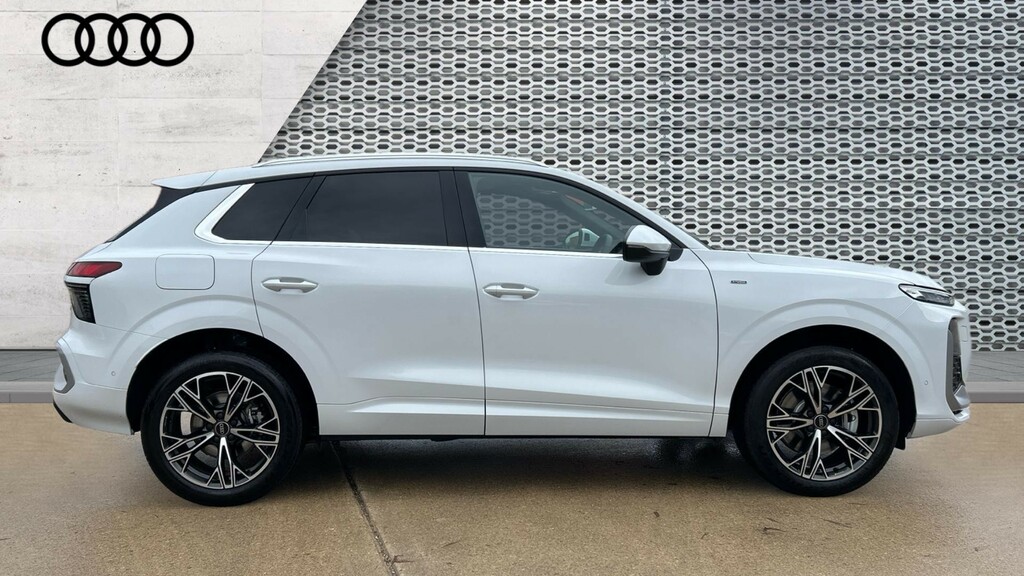 Audi Q3 Audi Q3 Estate 1.5 E-hybrid S Line S Tronic RE75EBN White #4
