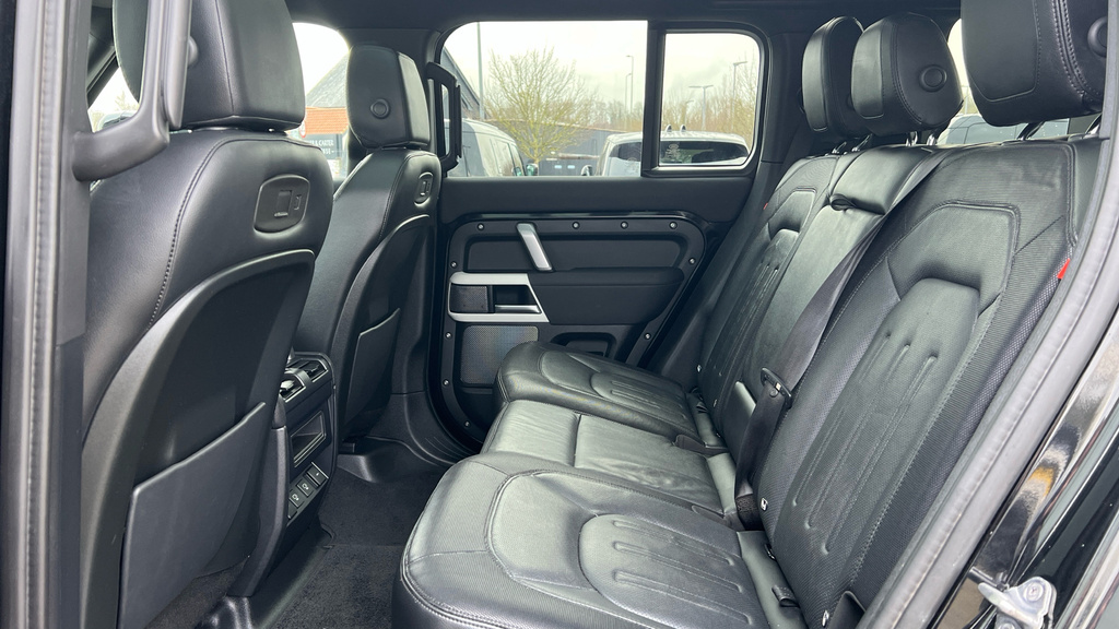 Land Rover Defender 110 Defender 3.0 D250 X-dynamic Se 110 KO21UOG Black #4